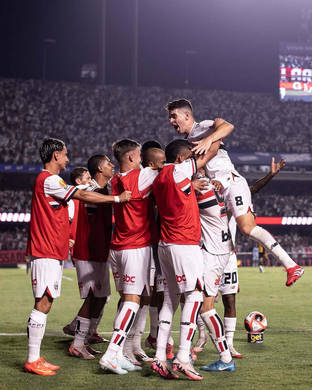 包含巴西队风雨兼程，成功冲入决赛的词条