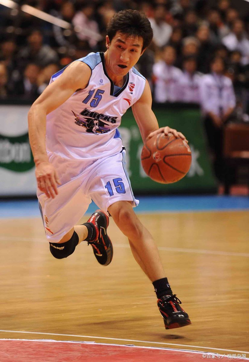 关于篮球比赛中球员展现出无与伦比的才华的信息