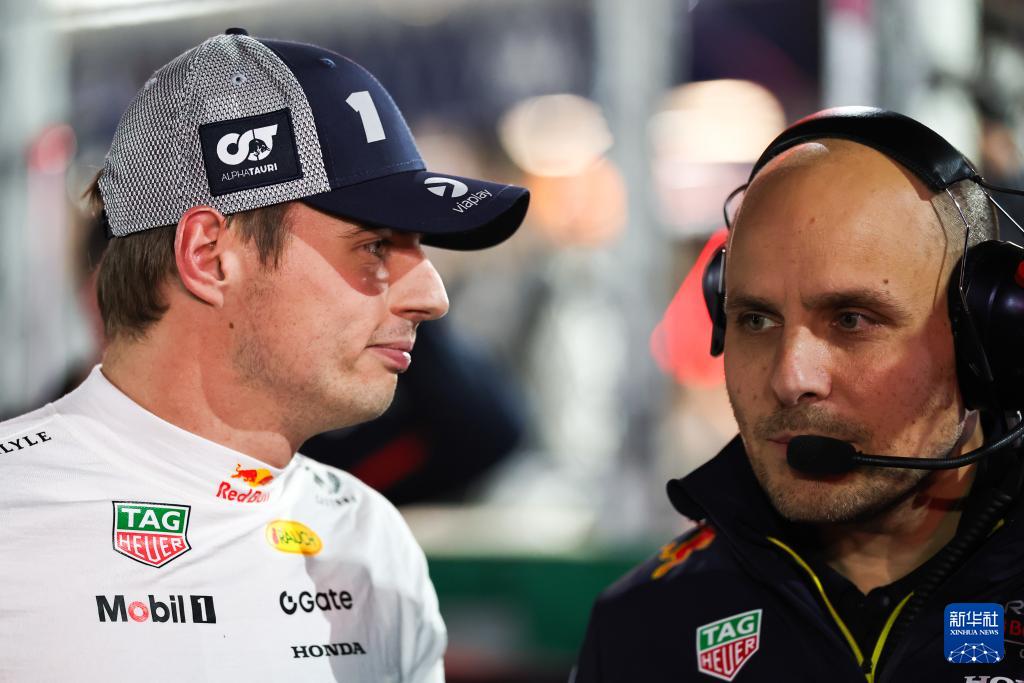 梅赛德斯完胜红牛二队，维斯塔潘带队取胜的简单介绍