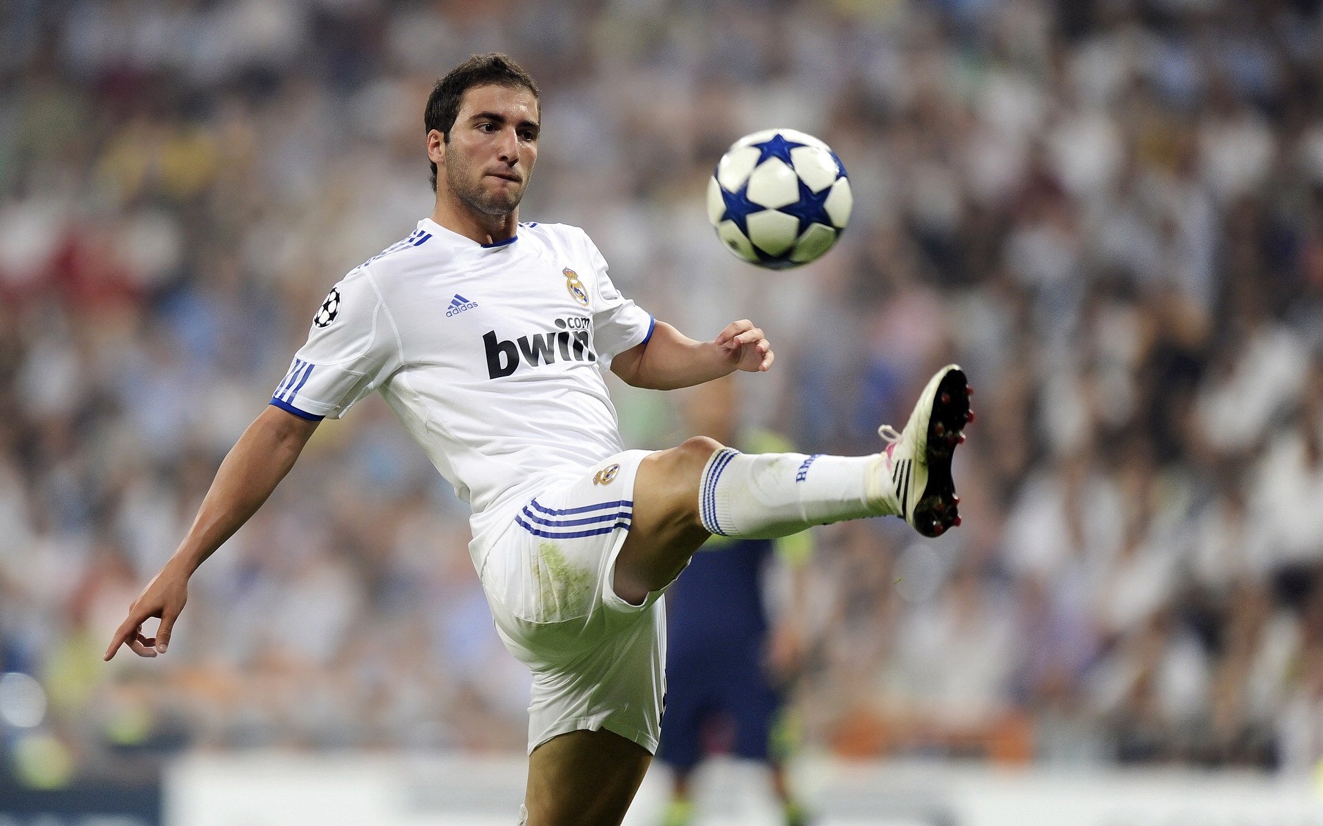 阿圭罗爆发难挽狂澜,葡萄牙引擎末节点燃曼城