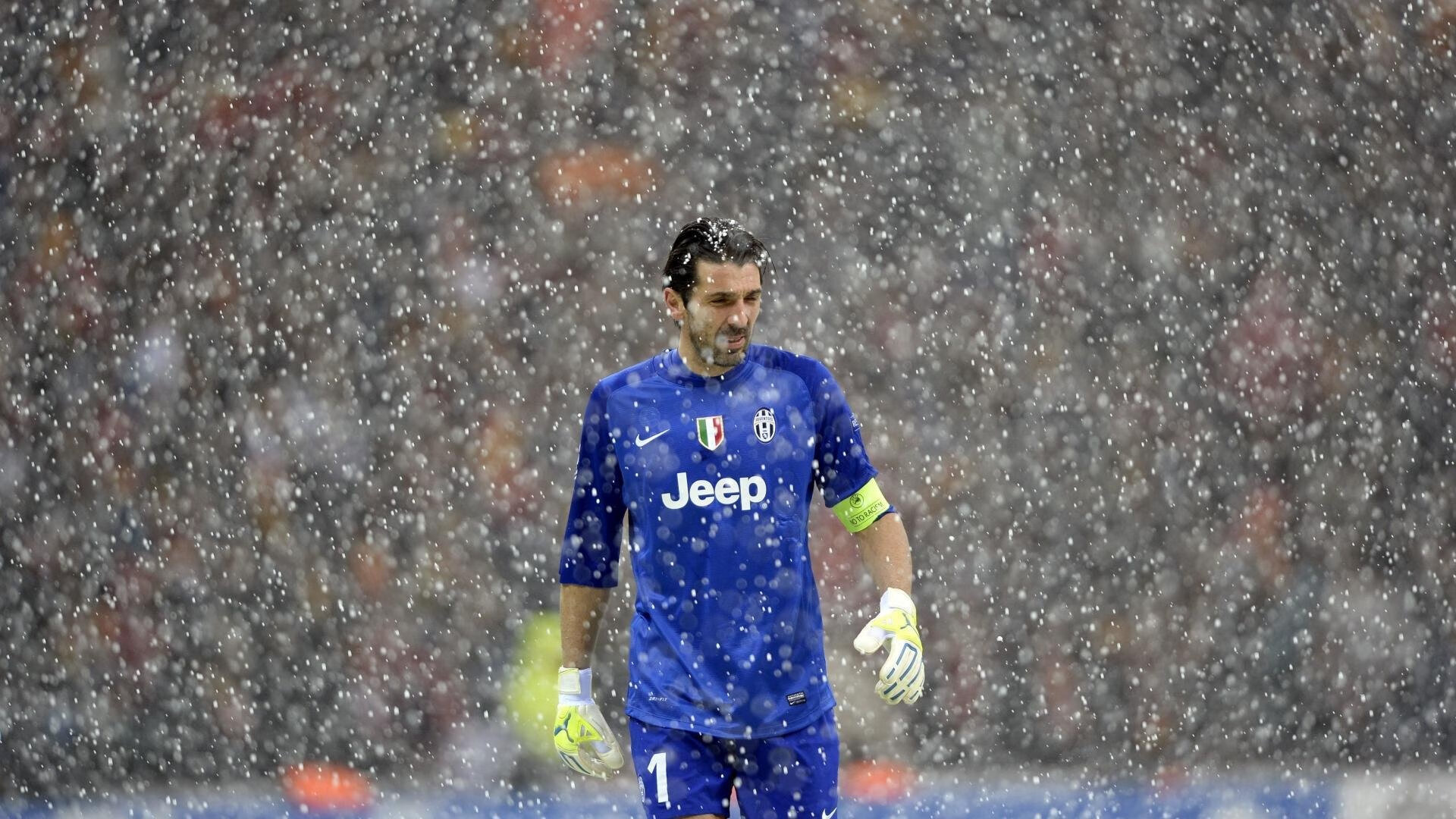 黄蜂群起蛰紫金，东决关键战连续得分狂潮压制湖人