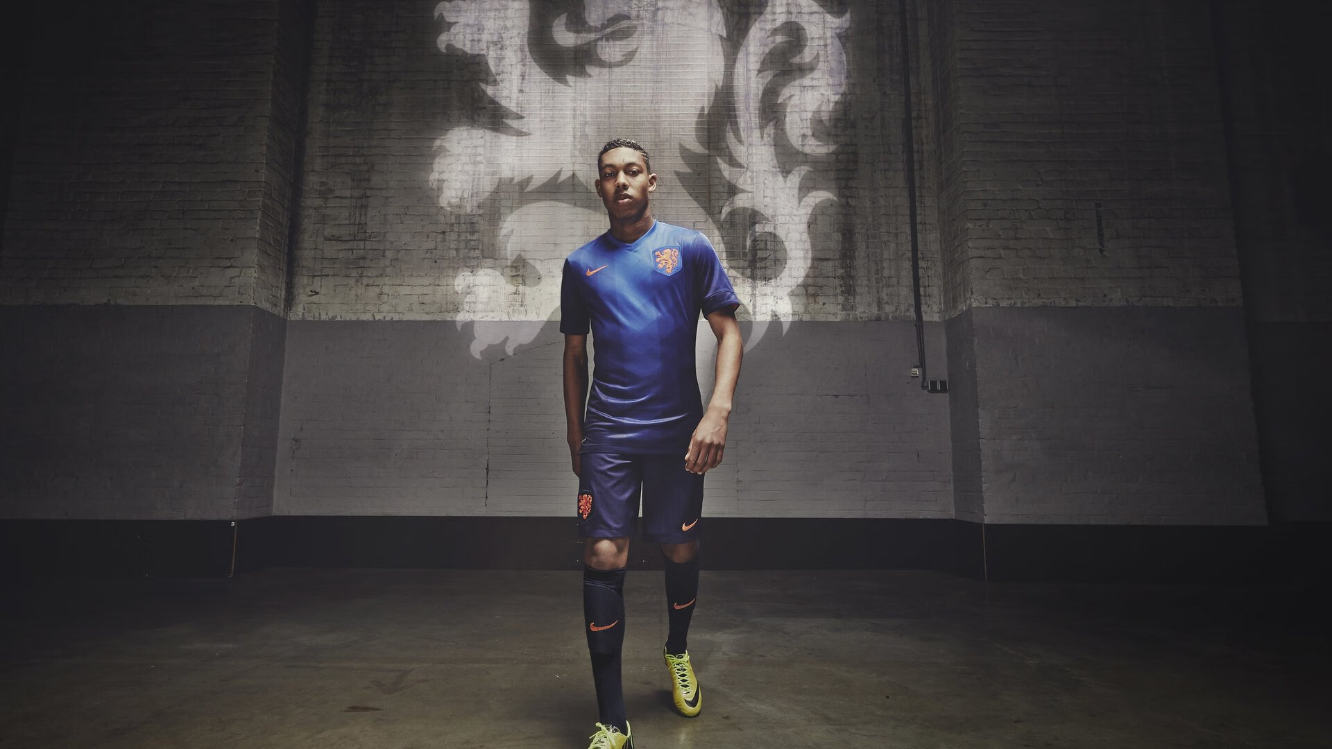 哥伦比亚横扫罗马，凯恩教科书级表现如何定义现代前锋艺术