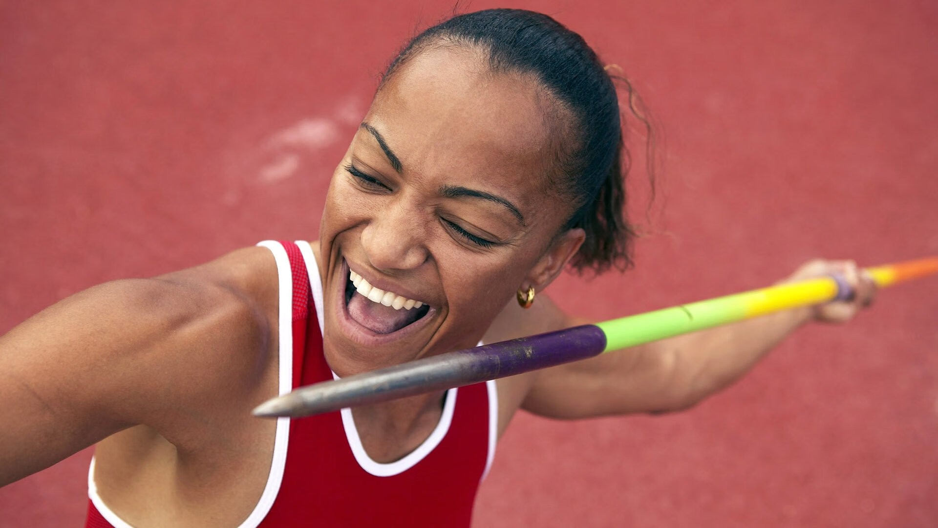 绿茵烽火,乌克兰绝境逢生,C罗领航破浪前行