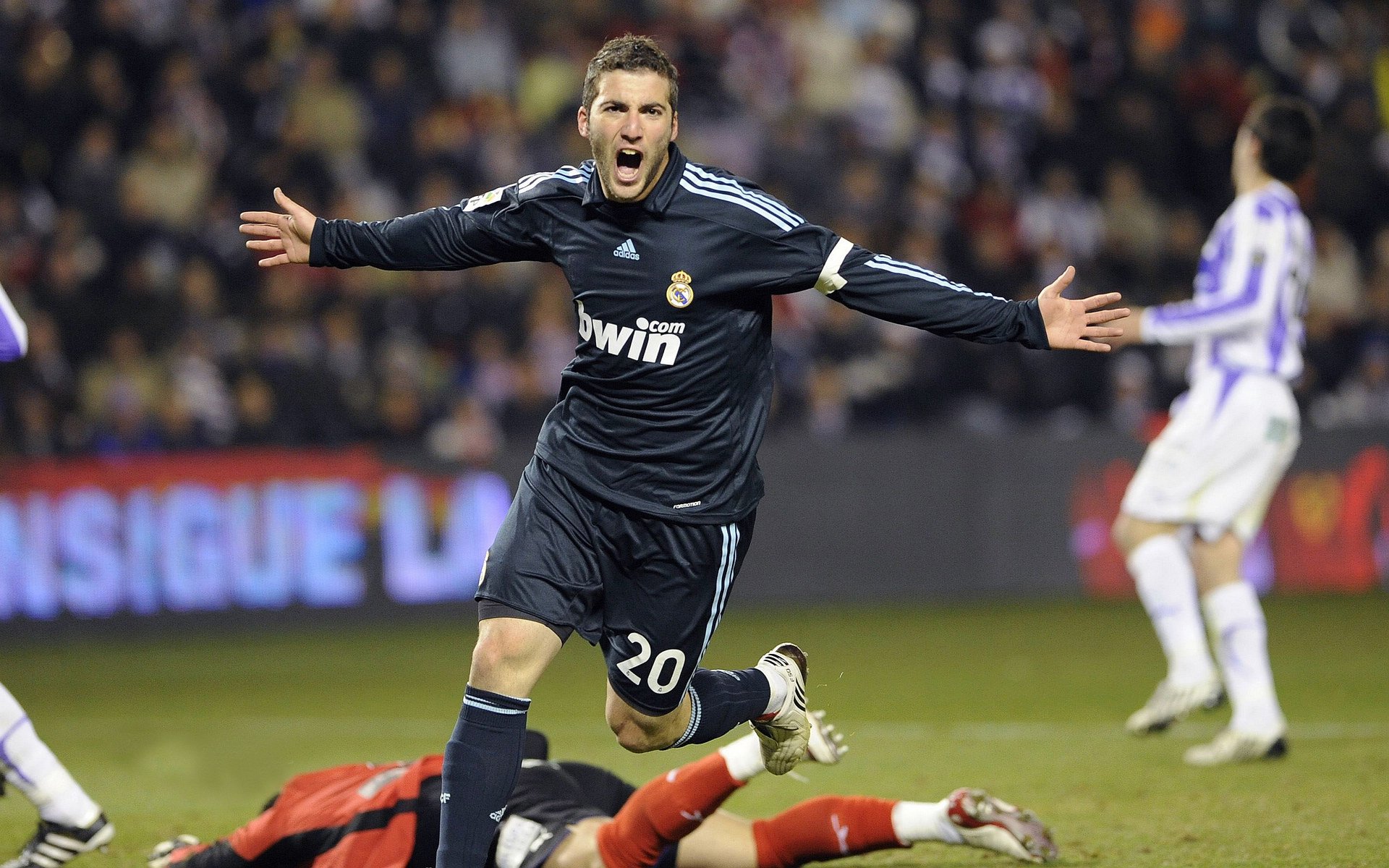 铁蹄踏碎樱花阵，格列兹曼的指挥刀与墨西哥的碾压艺术